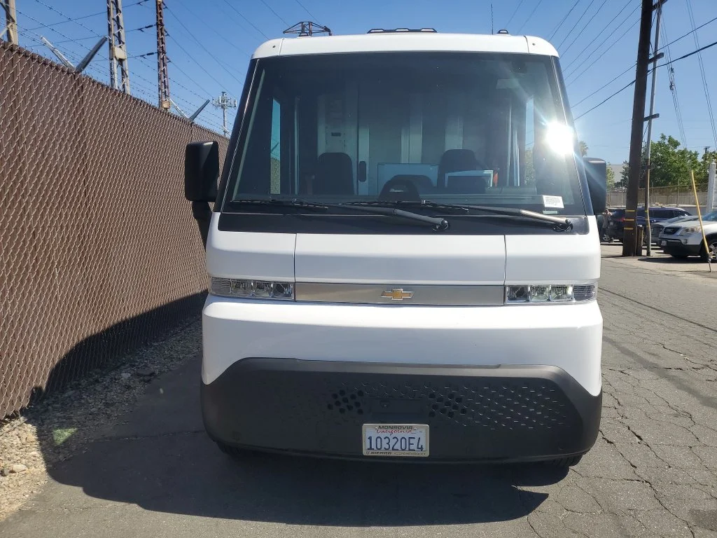 Used 2025 White Chevrolet 600 image 9