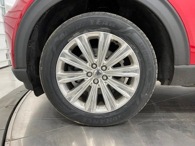 Used 2022 Red Ford King Ranch image 26