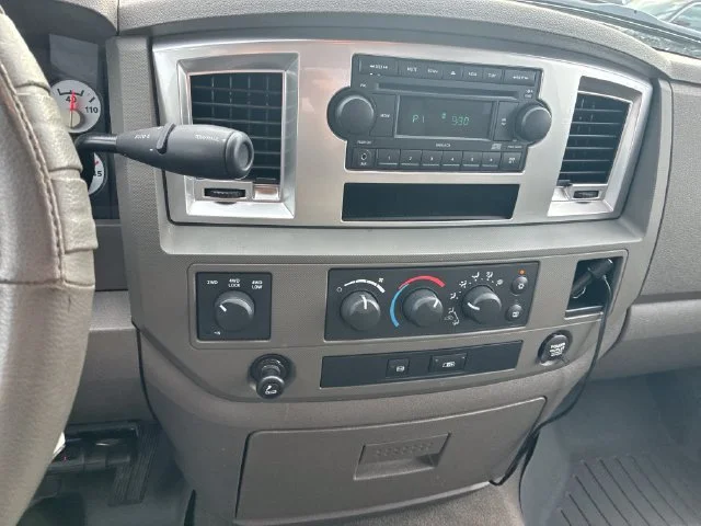 Used 2007 White Dodge SLT image 22
