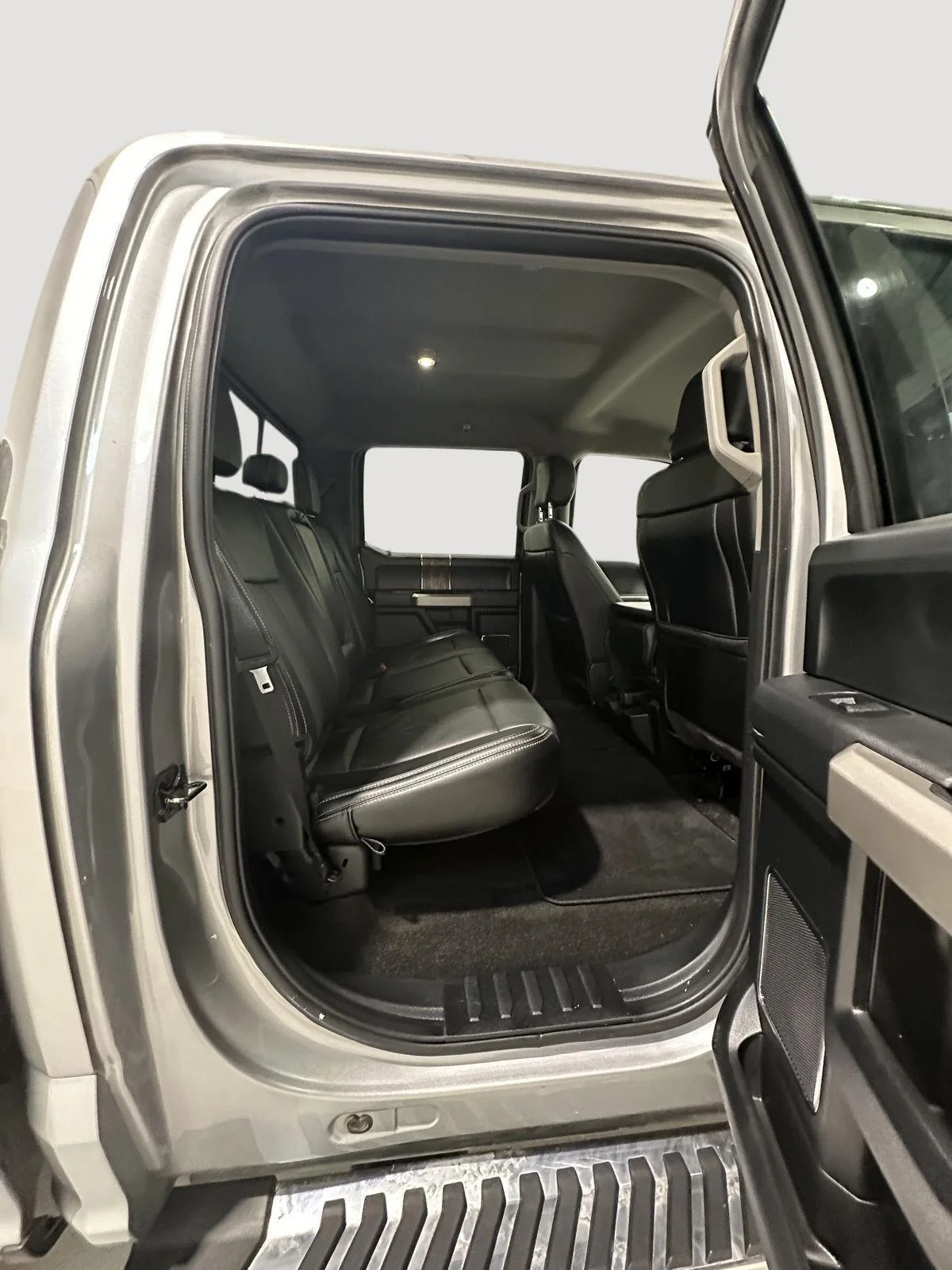 Used 2020 Iconic Silver Metallic Ford XL image 24