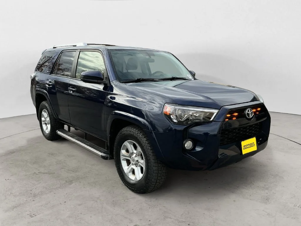Used 2016 Blue Toyota SR5 image 5