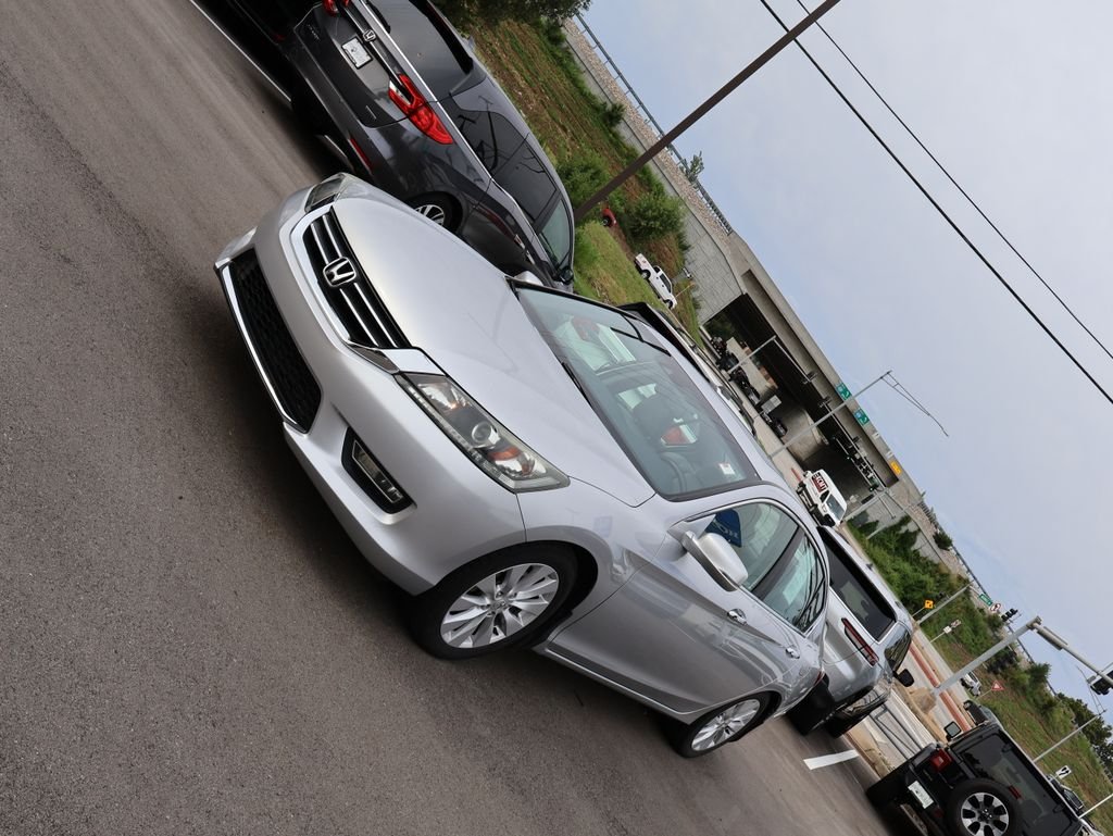 Used 2013  Honda EX-L image 3