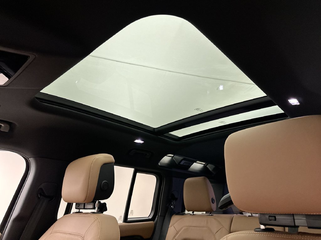 New 2026 Carpathian Grey Prem Met Land Rover X-Dynamic SE image 11