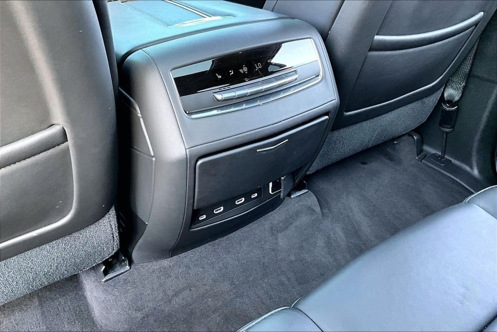 Used 2021 White Cadillac Sport Platinum image 25
