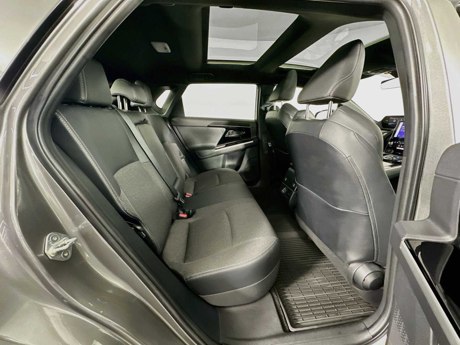 Used 2025 Heavy Metal Toyota XLE image 28
