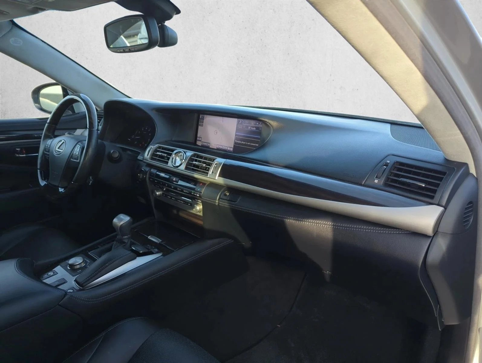 Used 2014 Liquid Platinum Lexus  image 25
