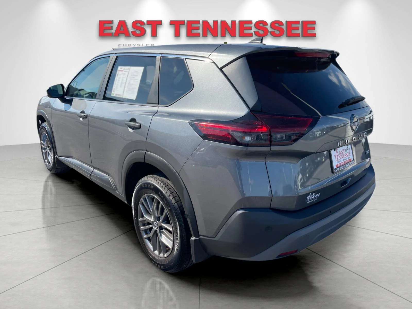 Used 2023 Gray Nissan S image 5
