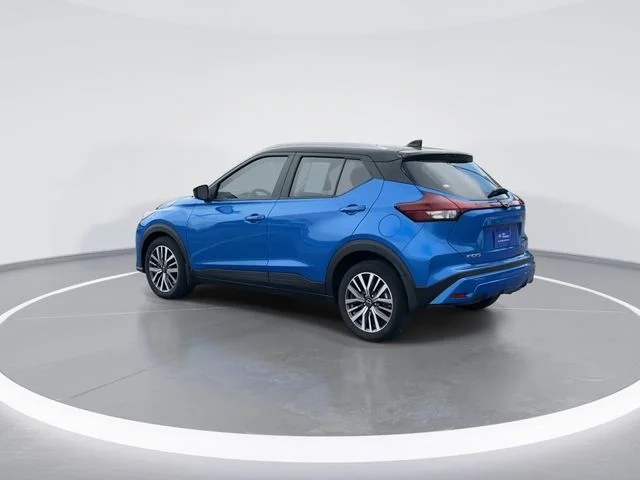Used 2023 Blue Nissan SV image 5