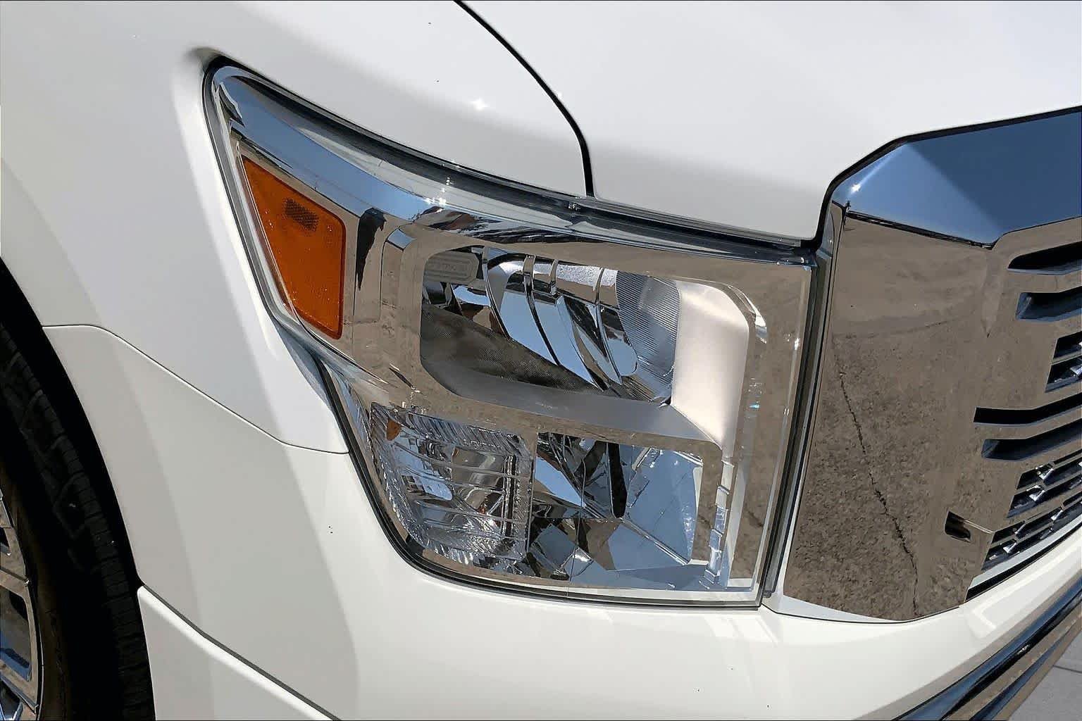 Used 2021 Glacier White Nissan SV image 28
