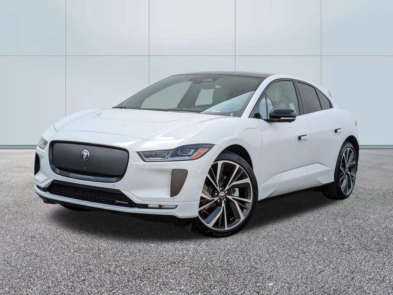 2024 Jaguar I-PACE EV 400 R-Dynamic HSE's photo