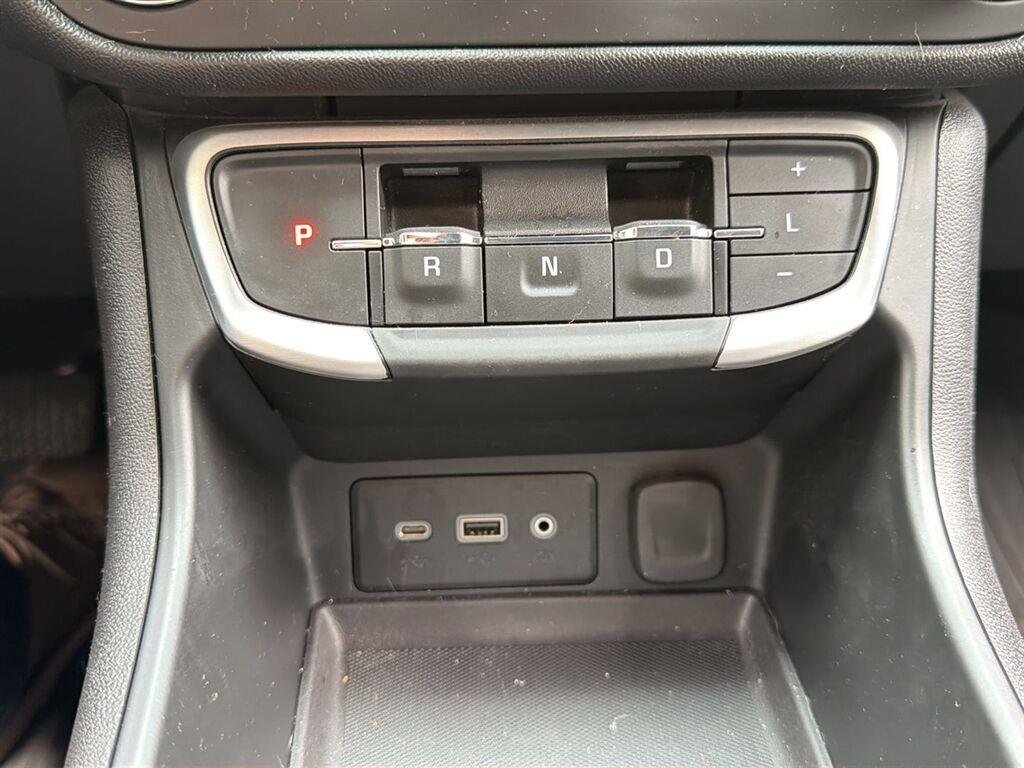 Used 2024 Summit White GMC SLE image 18