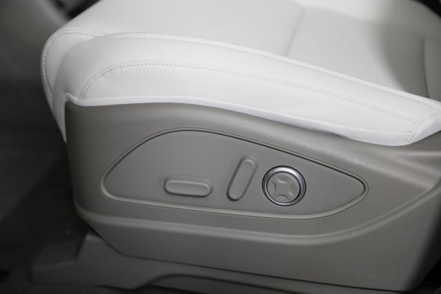 New 2026 Gray Hyundai SEL Premium 8P image 17