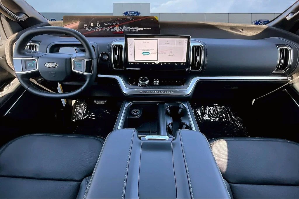 New 2026 White Ford MAX Platinum® image 6