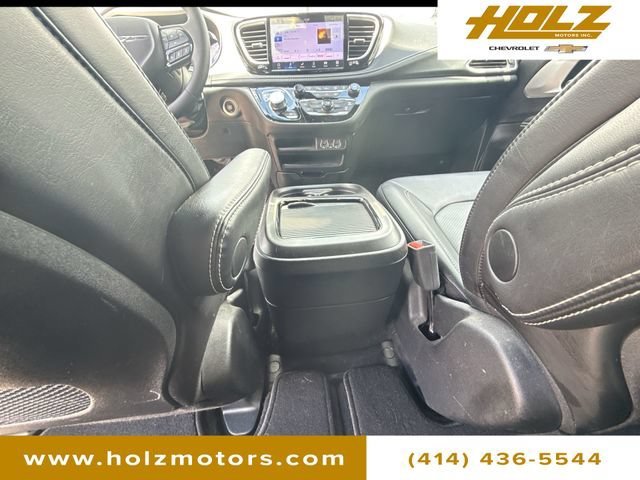 Used 2024 Blue Chrysler Touring L image 21