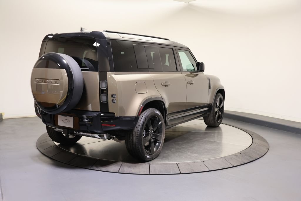 2026 Land Rover Defender X-Dynamic SE - Photo 5