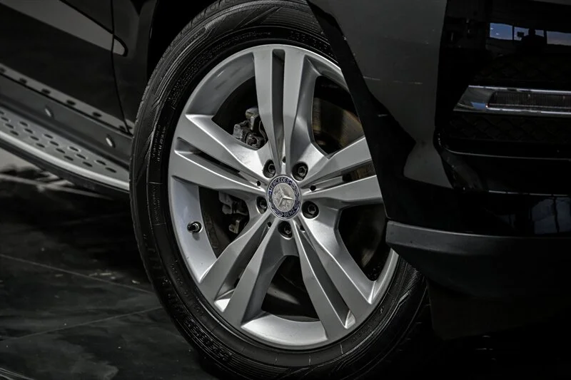 Used 2014 Black Mercedes-Benz ML 350 4MATIC® image 3