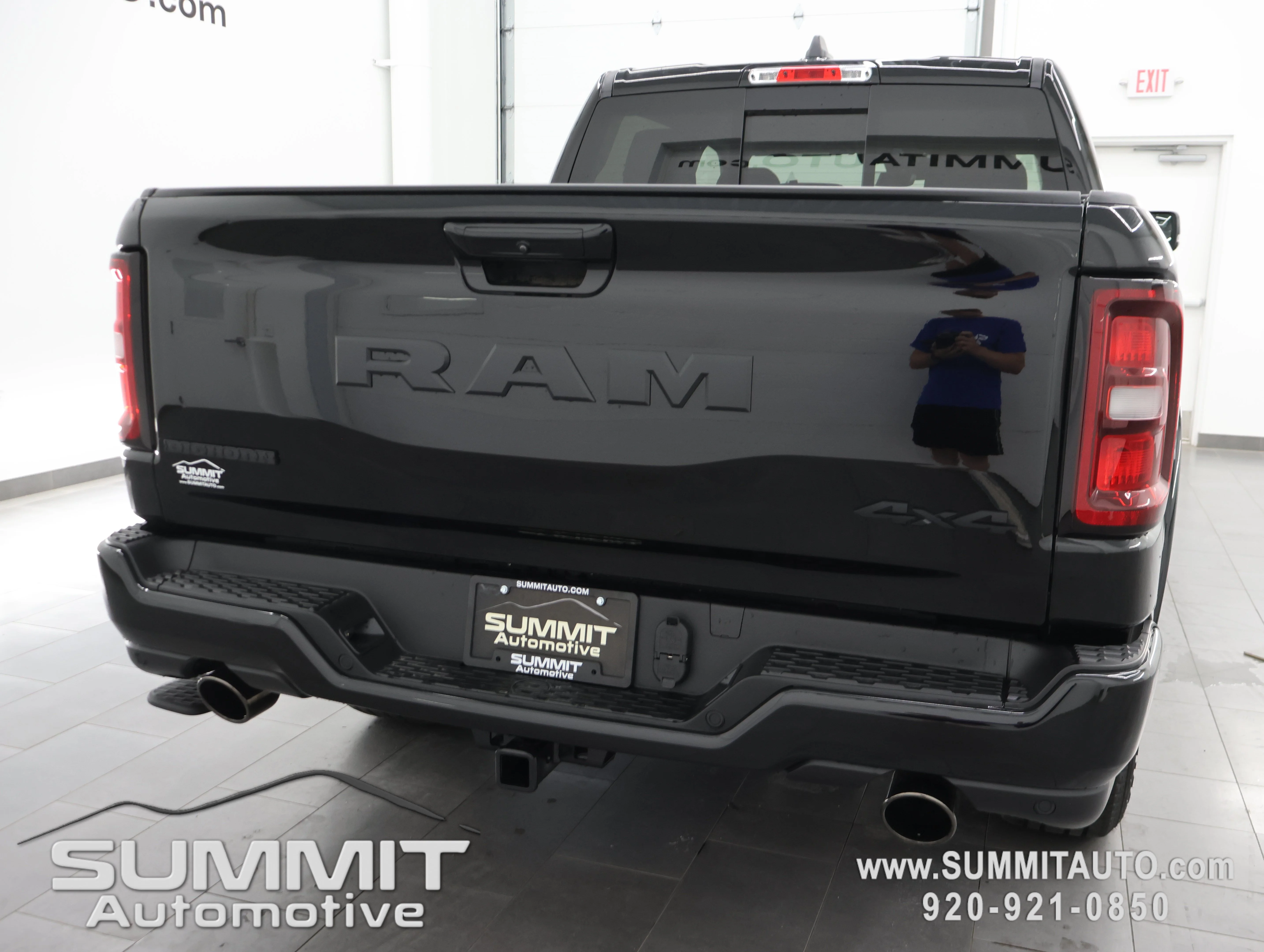 New 2026 Diamond Black Crystal Pearl-Coat Exterior Paint RAM Big Horn/Lone Star image 28