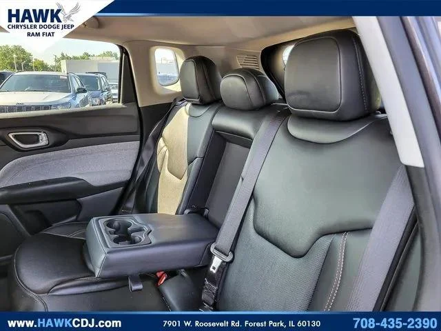 Used 2022 Gray Jeep Latitude Lux image 10