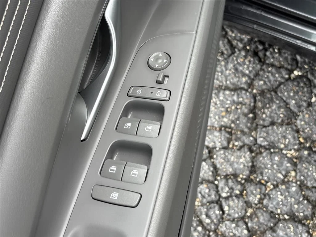 Used 2023 Gray Hyundai SEL image 23