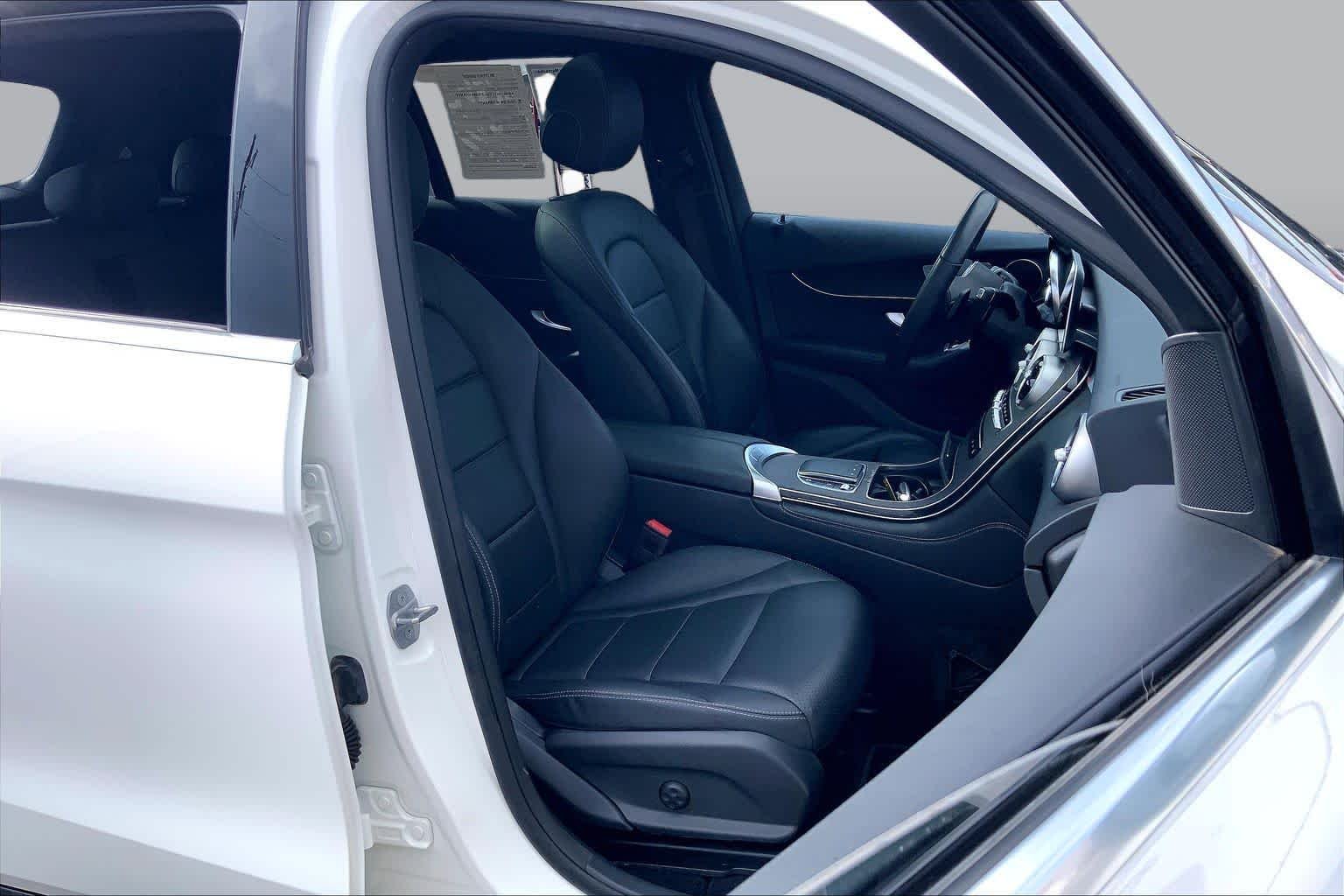 Used 2020 designo Diamond White Metallic Mercedes-Benz GLC 300 image 9