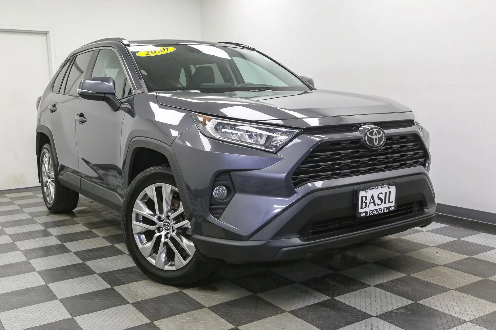 Used 2020 Magnetic Gray Metallic Toyota XLE Premium image 2