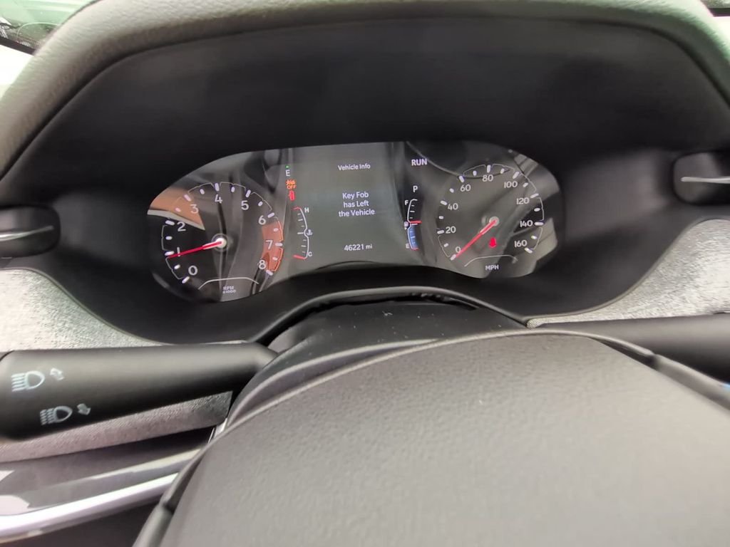 Used 2022 White Jeep Latitude image 23