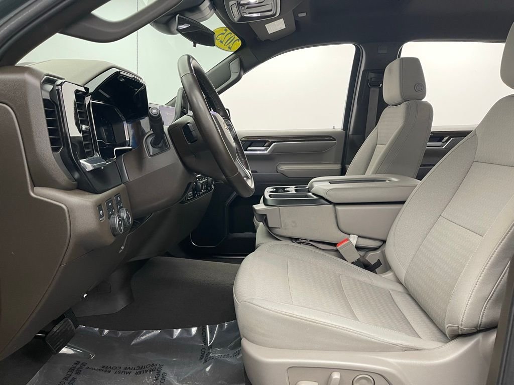 Used 2025 Cypress Gray Chevrolet LT image 16