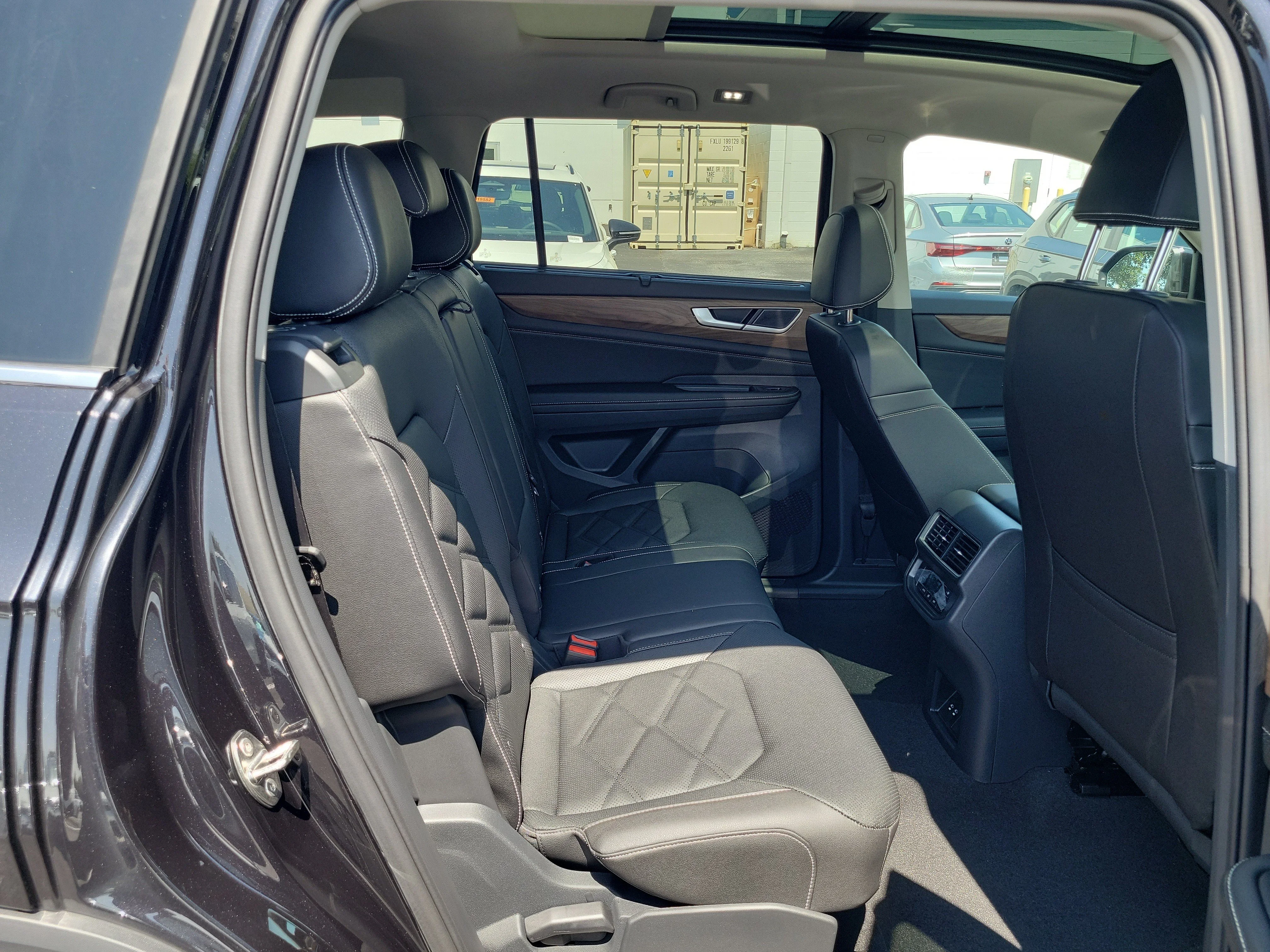 New 2026 Black Volkswagen SE w/Technology image 10