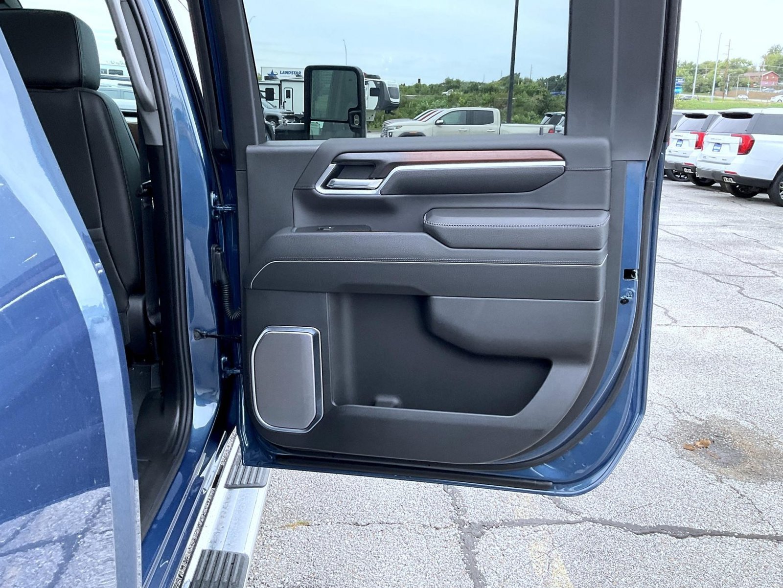 2026 GMC Sierra 3500HD Denali - Photo 17