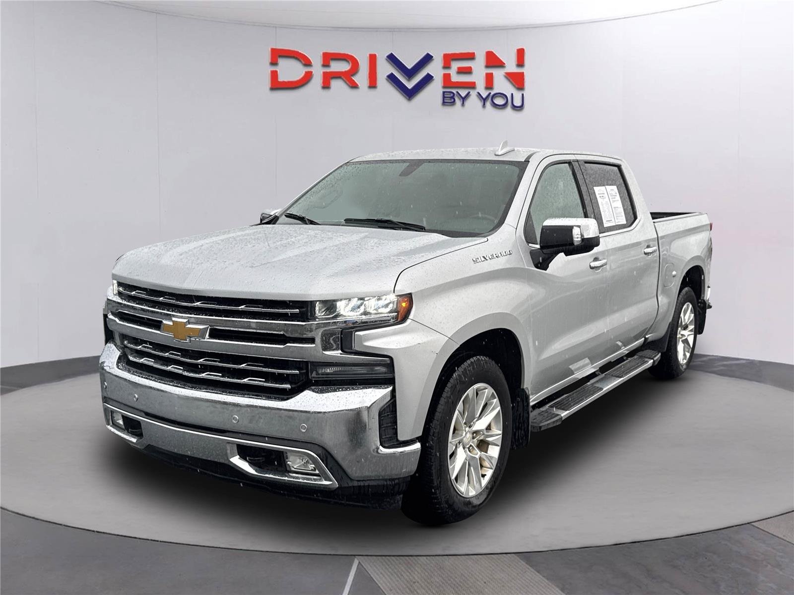Used 2019 SILVER ICE METALLIC Chevrolet LTZ image 8