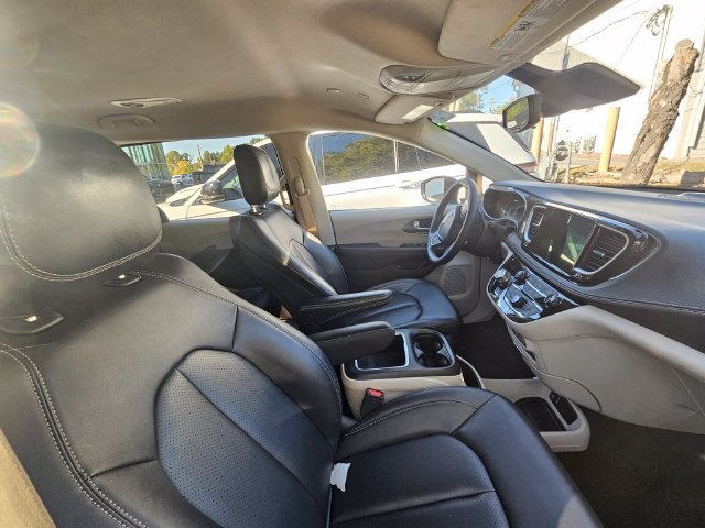 Used 2024 Black Chrysler Select image 10