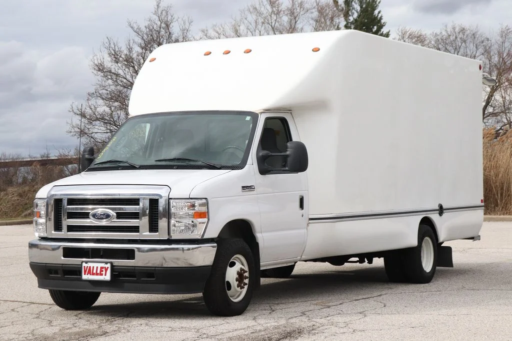 Used 2025 Oxford White Ford Base image 5