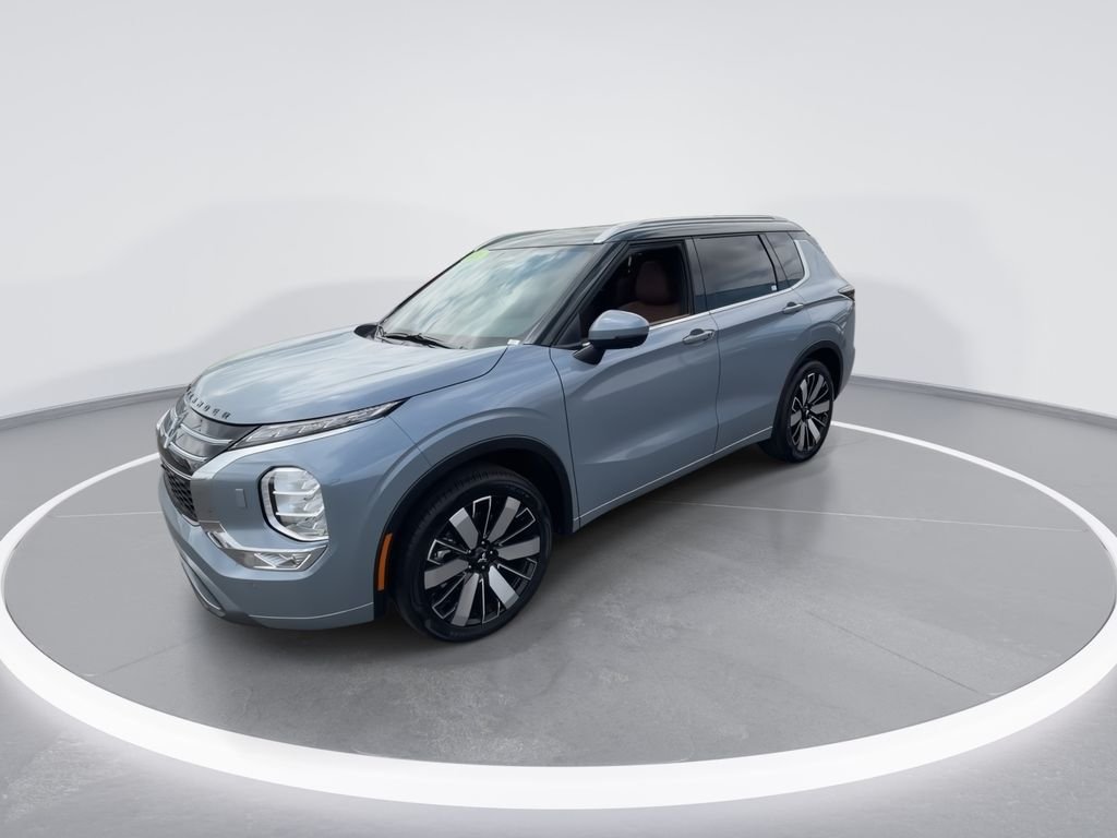 New 2026 Gray Mitsubishi SEL image 4