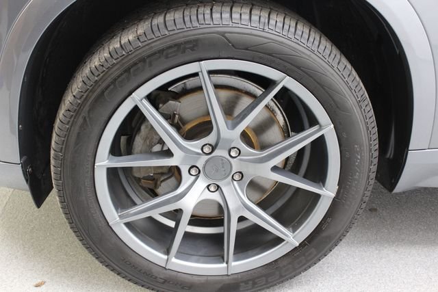 Used 2019 Osmium Gray Metallic Volvo T6 Momentum image 28