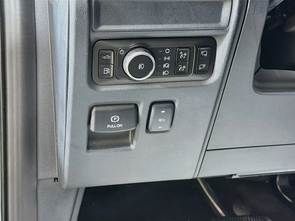 Used 2025 Space White Metallic Ford Lariat image 33