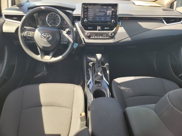 Used 2022 White Toyota LE image 16