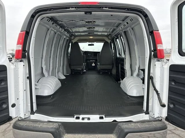 2025 GMC Savana Cargo Work Van - Photo 24