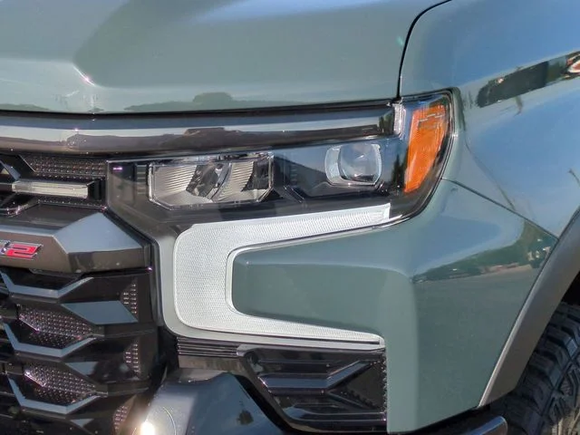 Used 2025 Gray Chevrolet ZR2 image 9
