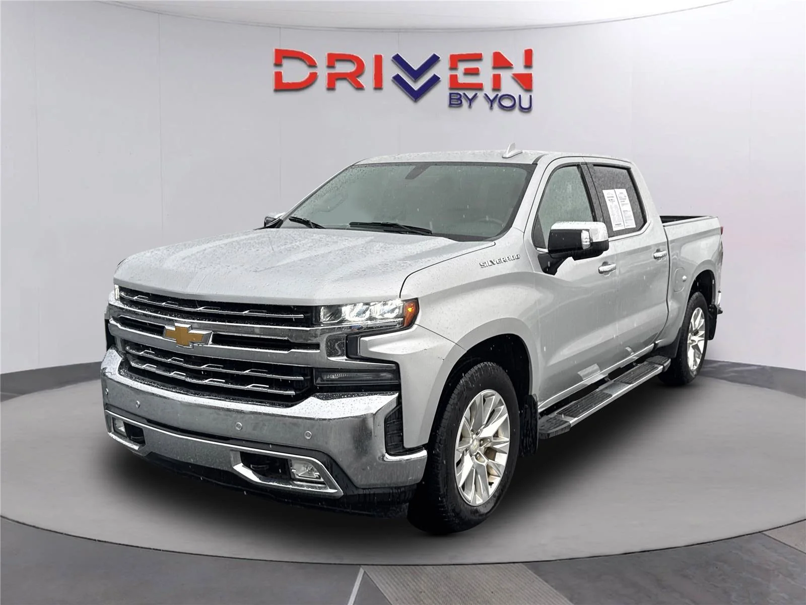 Used 2019 SILVER ICE METALLIC Chevrolet LTZ image 8