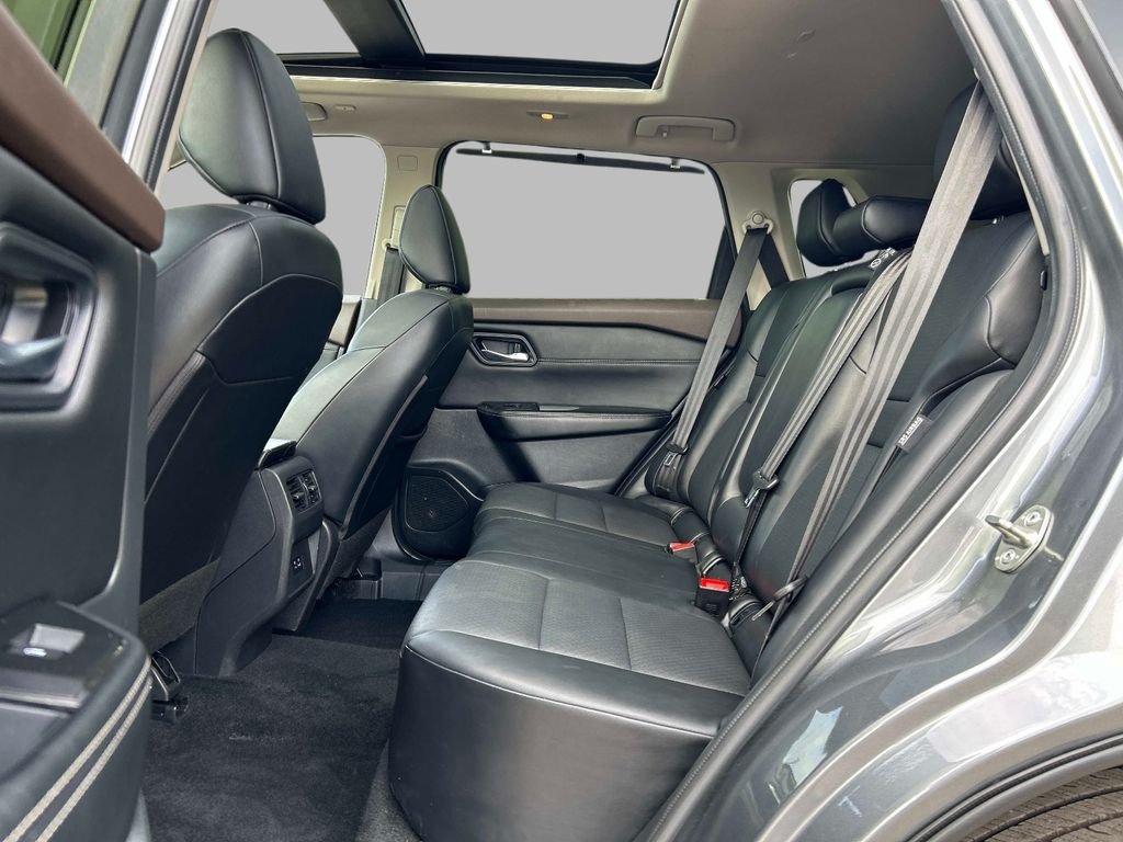Used 2023 Gray Nissan SV image 15