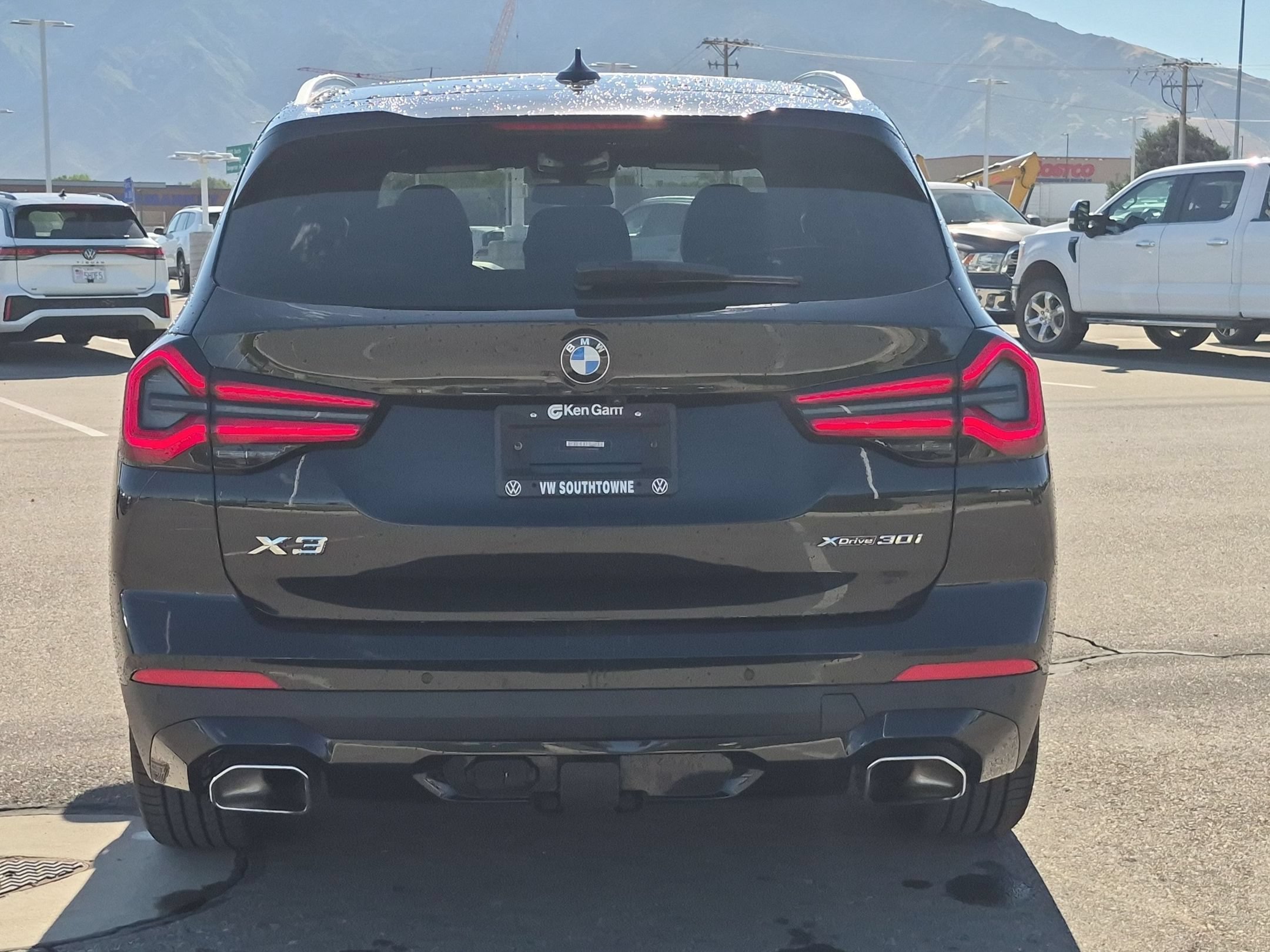 Used 2023 Black Sapphire Metallic BMW xDrive30i image 4