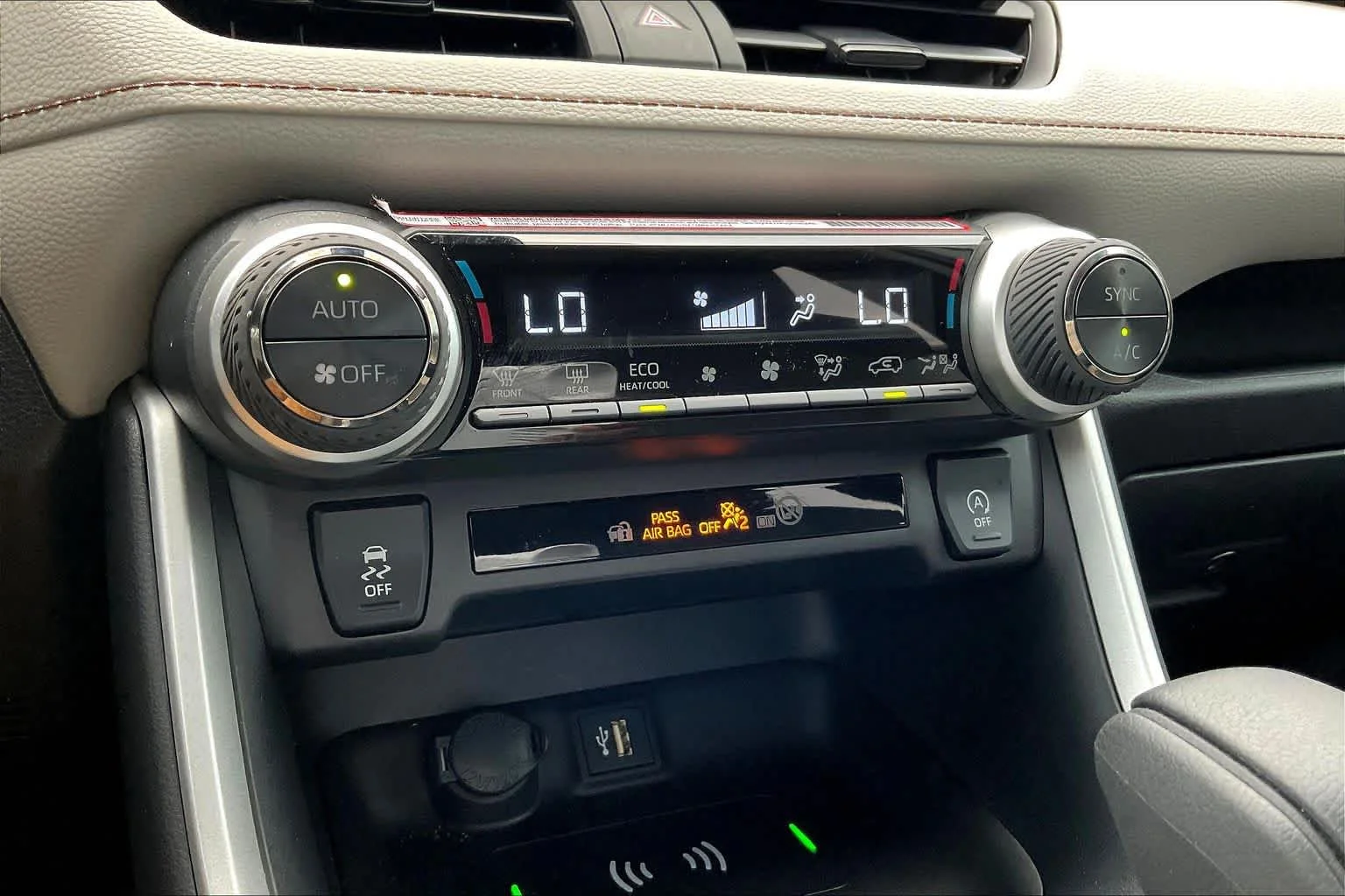 Used 2025 Ice Cap Toyota XLE image 34