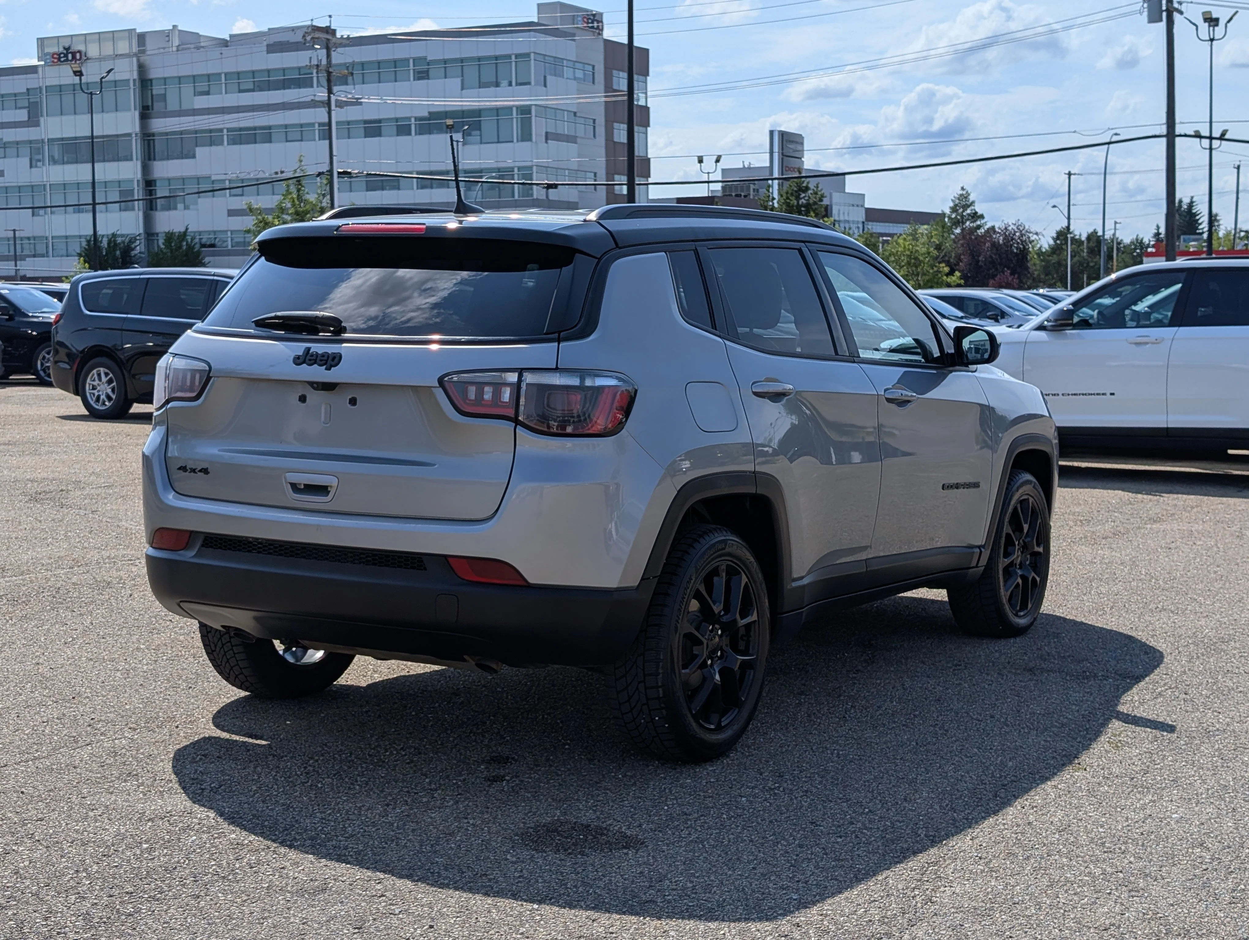 Used 2024 Silver Jeep Altitude image 7