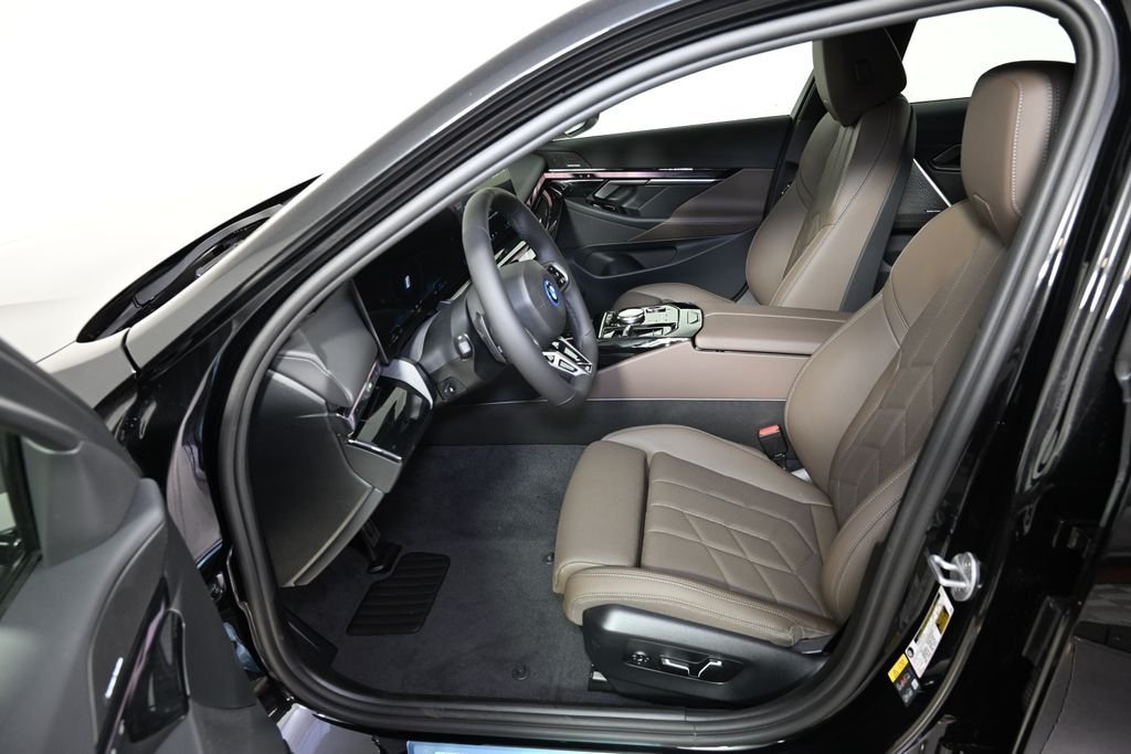 New 2027 Black Sapphire Metallic BMW 550e xDrive image 14
