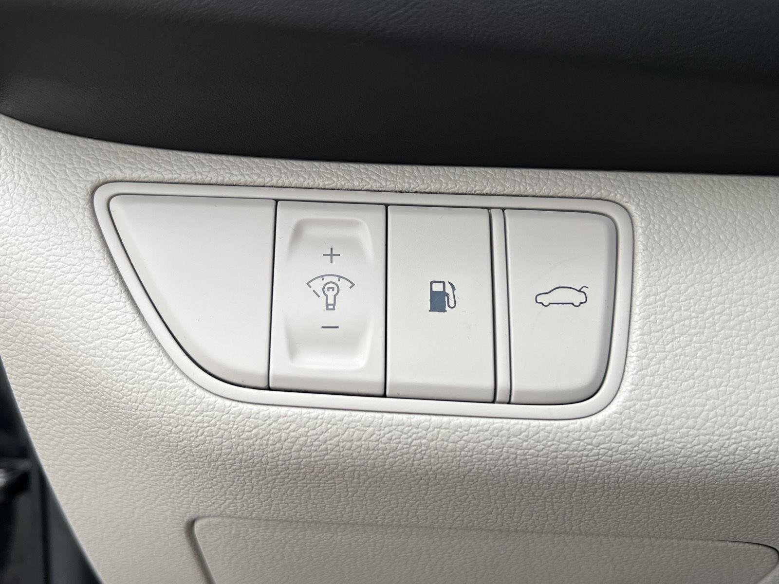 2023 GENESIS G70 Standard - Photo 32