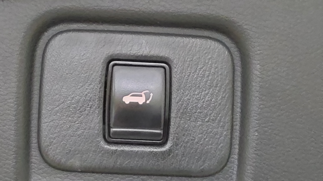 Used 2018 Brilliant Silver Metallic Nissan Platinum image 31