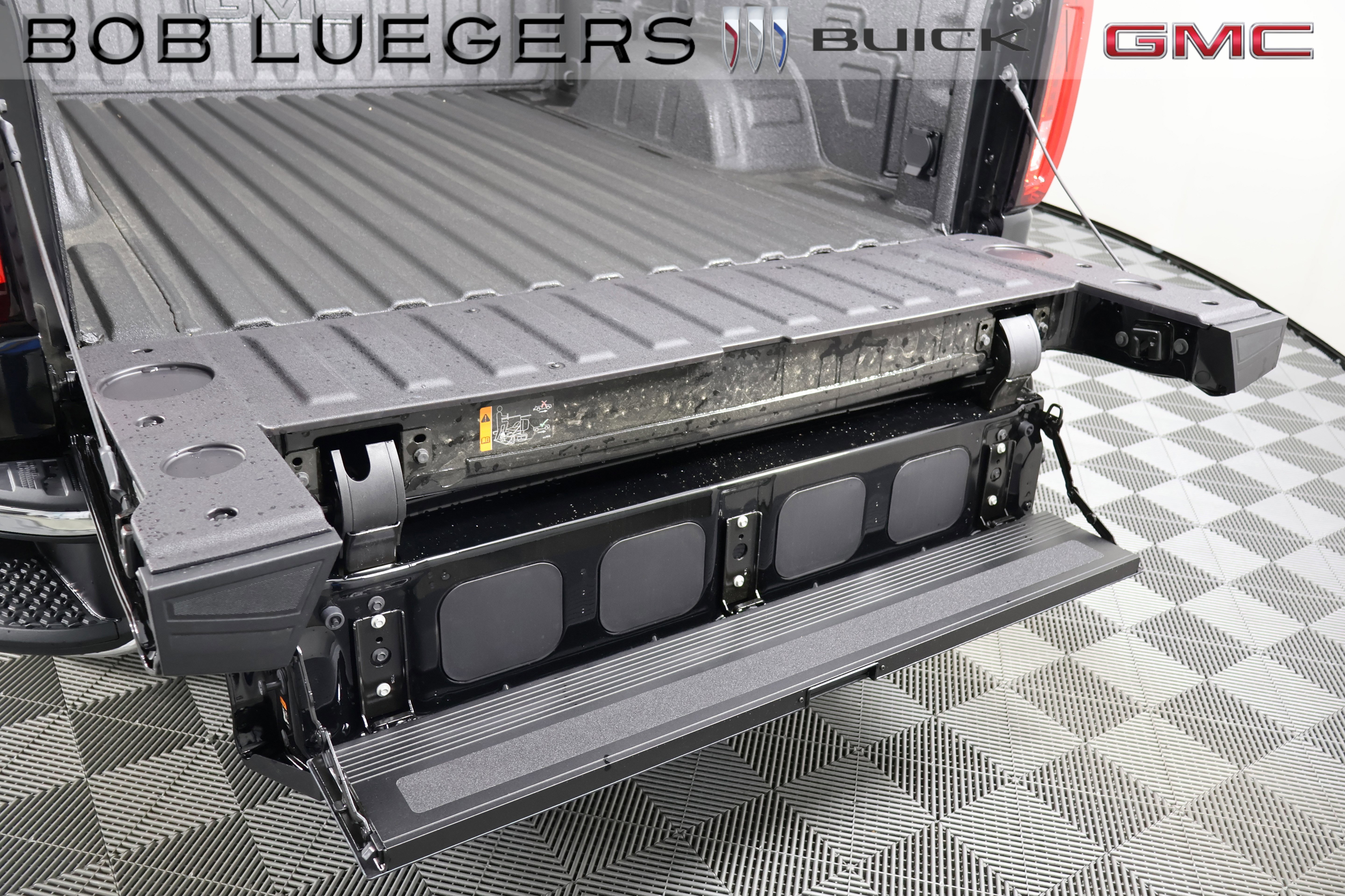 2026 GMC Sierra 1500 SLT - Photo 7