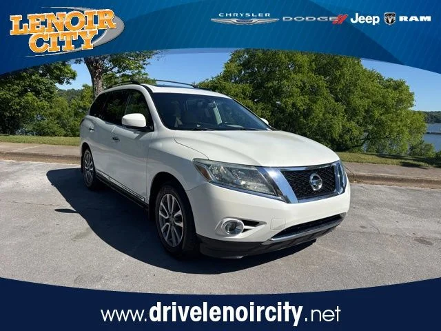 2016 Nissan Pathfinder SL 2WD's photo