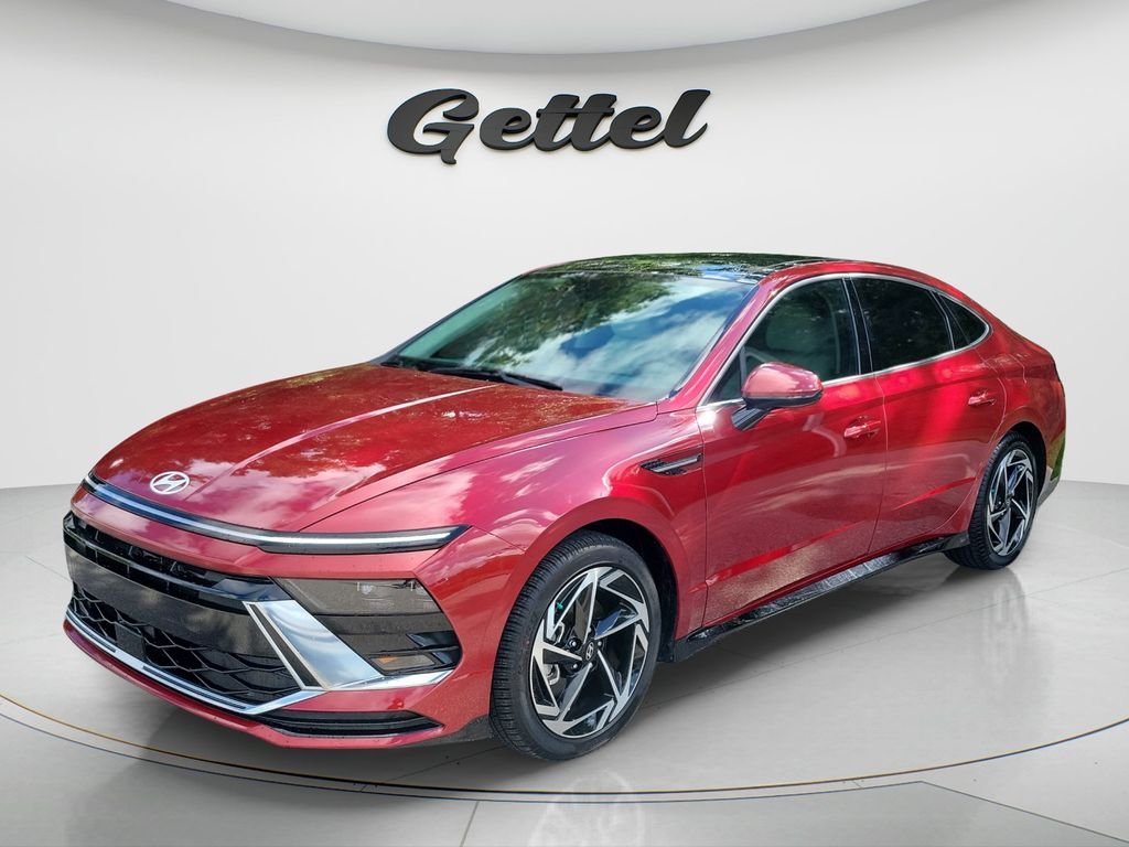 Used 2024 Red Hyundai SEL image 1