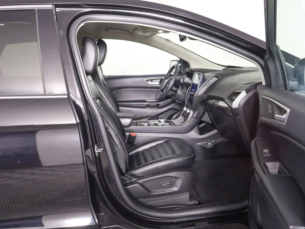 Used 2023 Black Ford SEL image 28